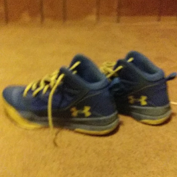 Under armour shoes - Picture 3 of 3